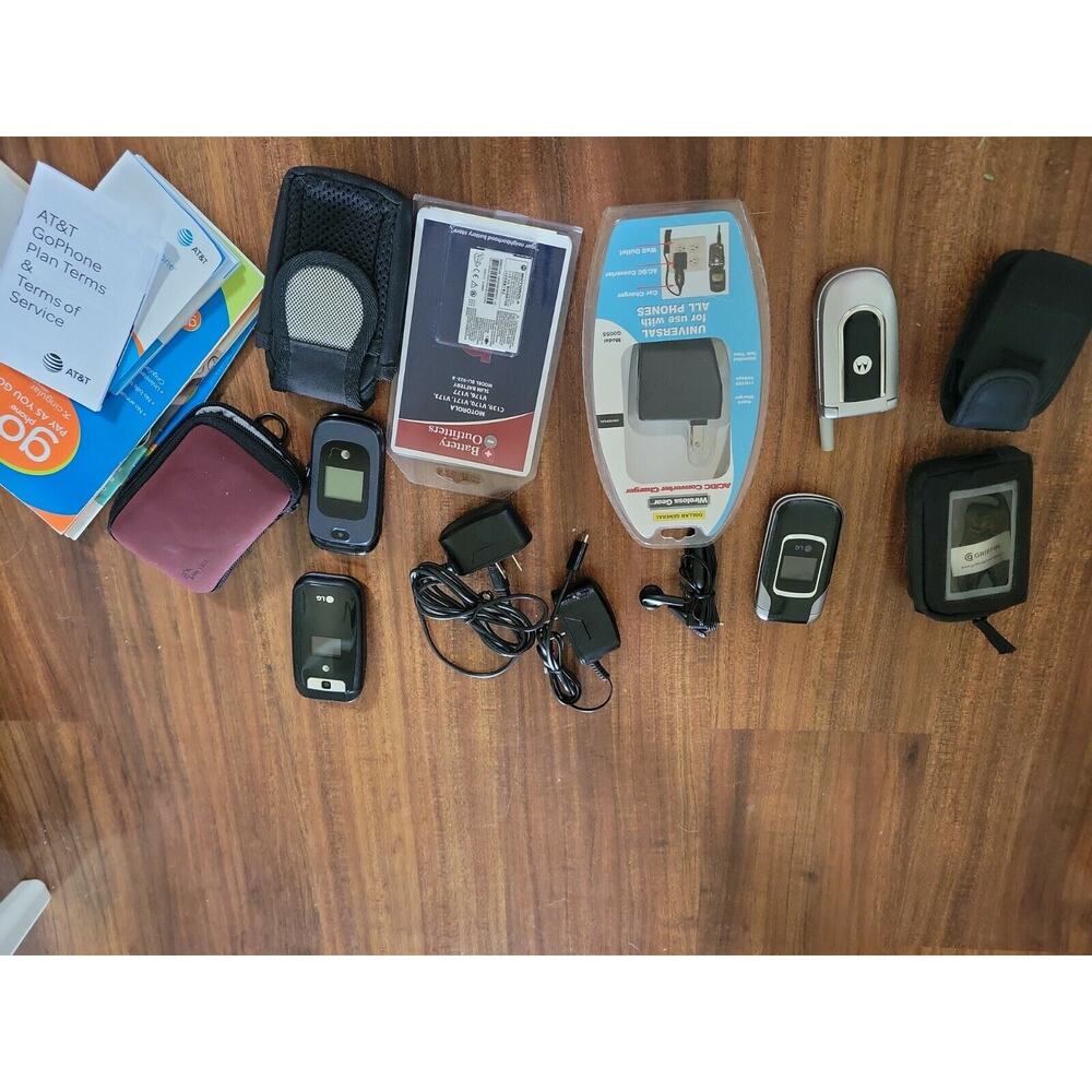 Lot of flip phones and accessories Motorola, lg and more